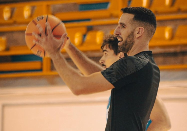 Jonathan García, durante su partido de regreso a las pistas.